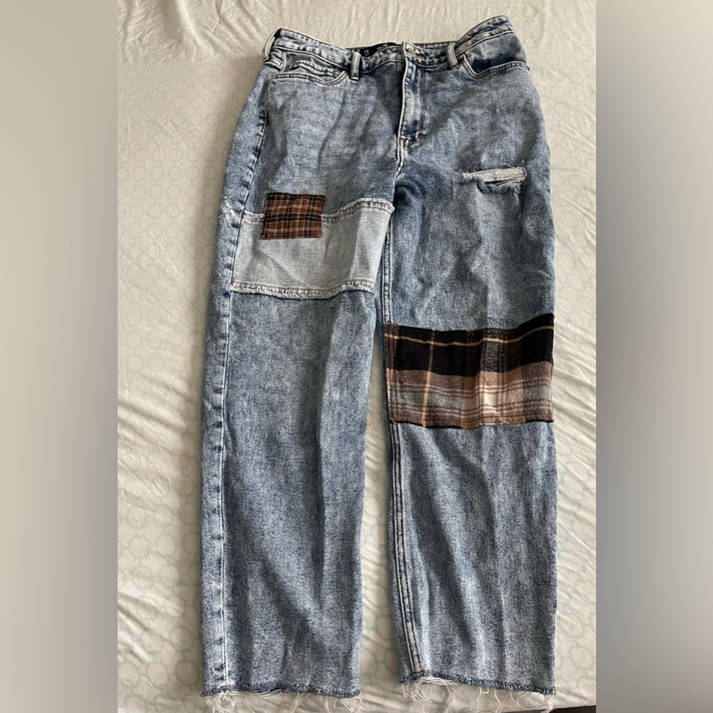 Hollister Size 11s Ultra High-Rise Mom Jean